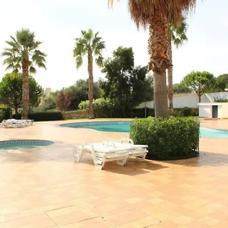 Apartament Great 2 Bedroom With Communal Pool