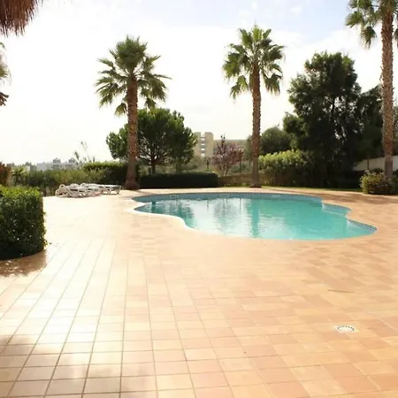 Great 2 Bedroom With Communal Pool Apartament *