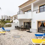 Great 2 Bedroom With Communal Pool