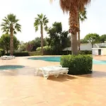 Apartmán Great 2 Bedroom With Communal Pool