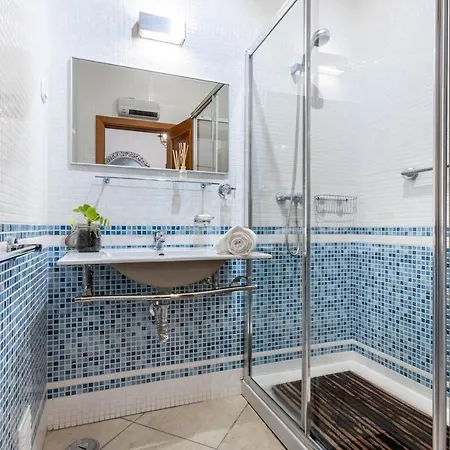 Great 2 Bedroom With Communal Pool Apartmán