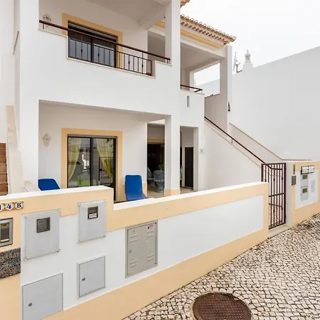 Great 2 Bedroom With Communal Pool ラゴス