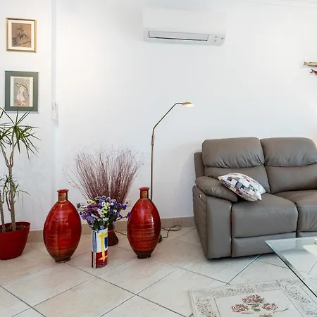 アパート Great 2 Bedroom With Communal Pool ラゴス