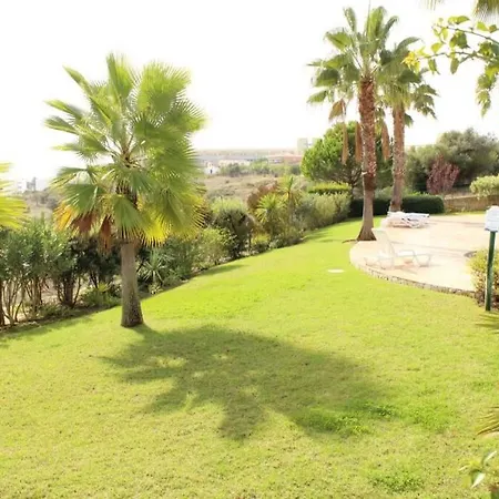 Apartment Great 2 Bedroom With Communal Pool