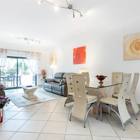 Appartement Great 2 Bedroom With Communal Pool *