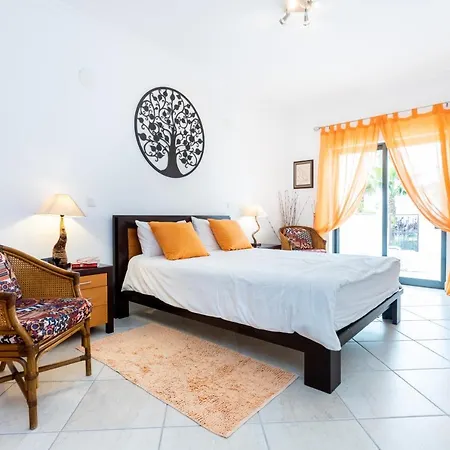 Great 2 Bedroom With Communal Pool Appartement *