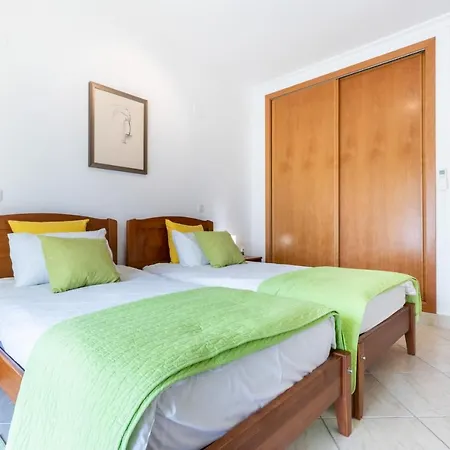 Great 2 Bedroom With Communal Pool Apartment Lagos