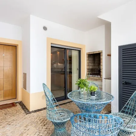 Apartment Great 2 Bedroom With Communal Pool