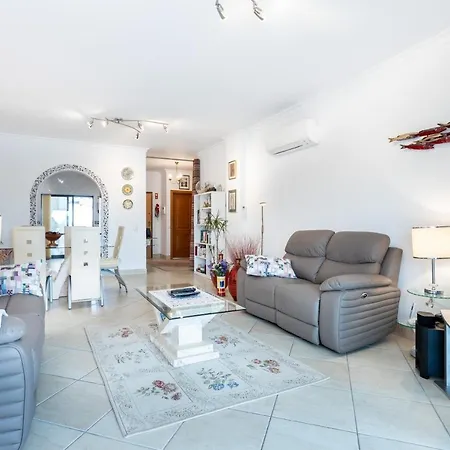 Apartamento Great 2 Bedroom With Communal Pool